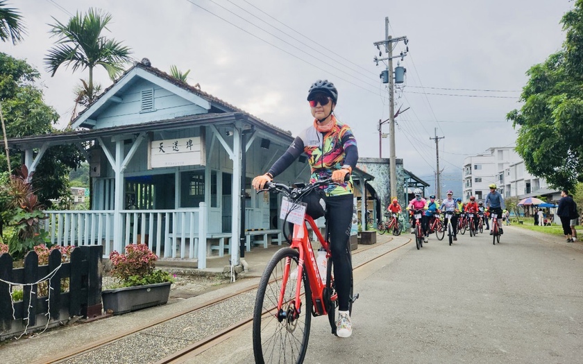 運動與健康,單車騎行,單車旅行,美國車友,海外車友騎台灣,阿里山雙鐵,山海戀單車,單車看見台灣,山海戀車友故事,退休人生